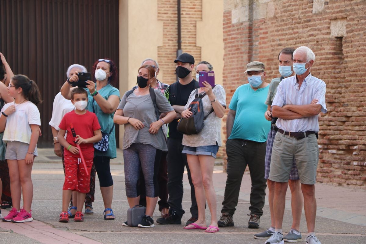 La localidad facundina celebra este fin de semana su XIX Encuentro de Juglares que llena de color y diversión las calles de la ciudad.