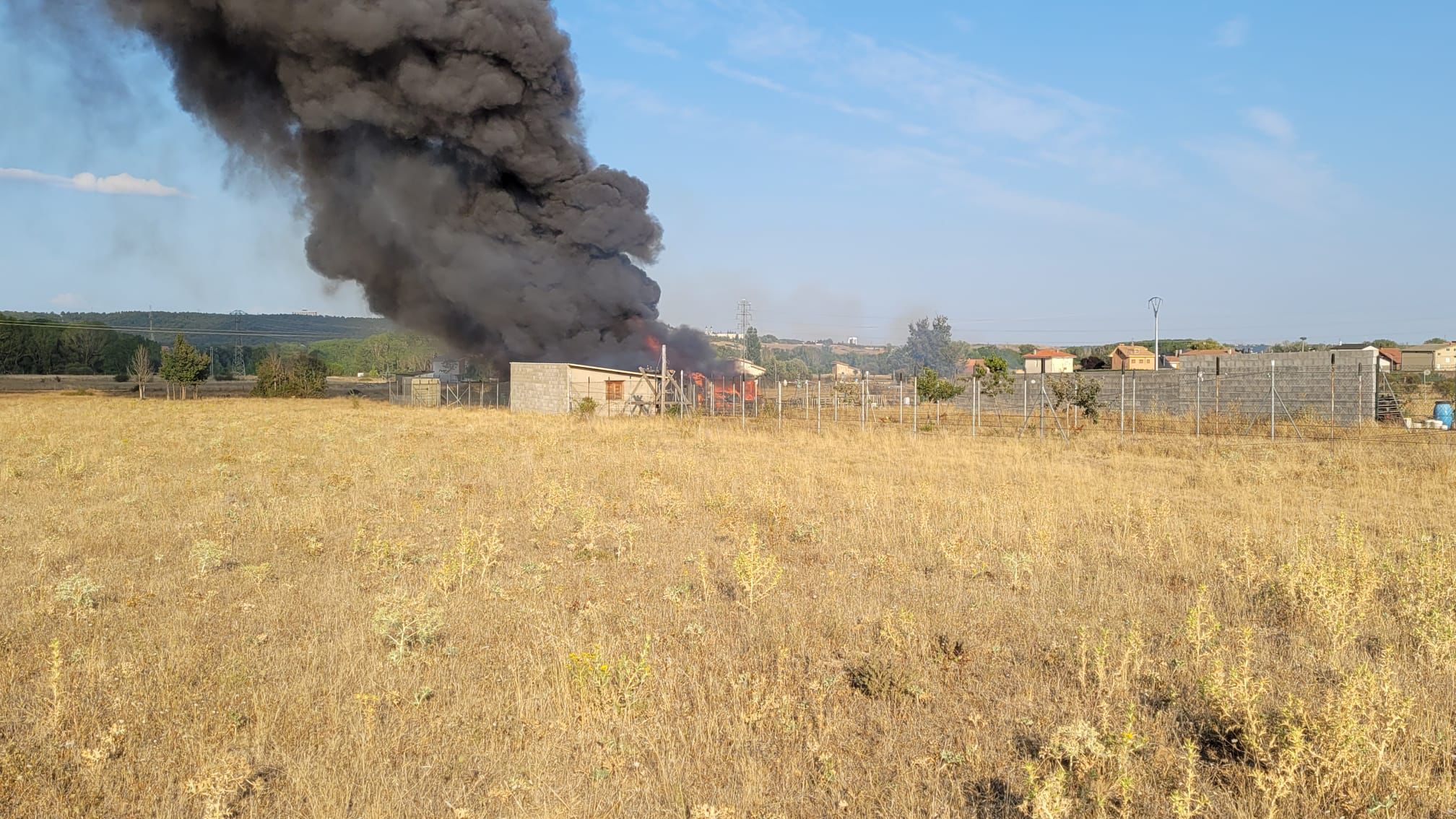 El fuego ha ocasinado grandes destrozos.