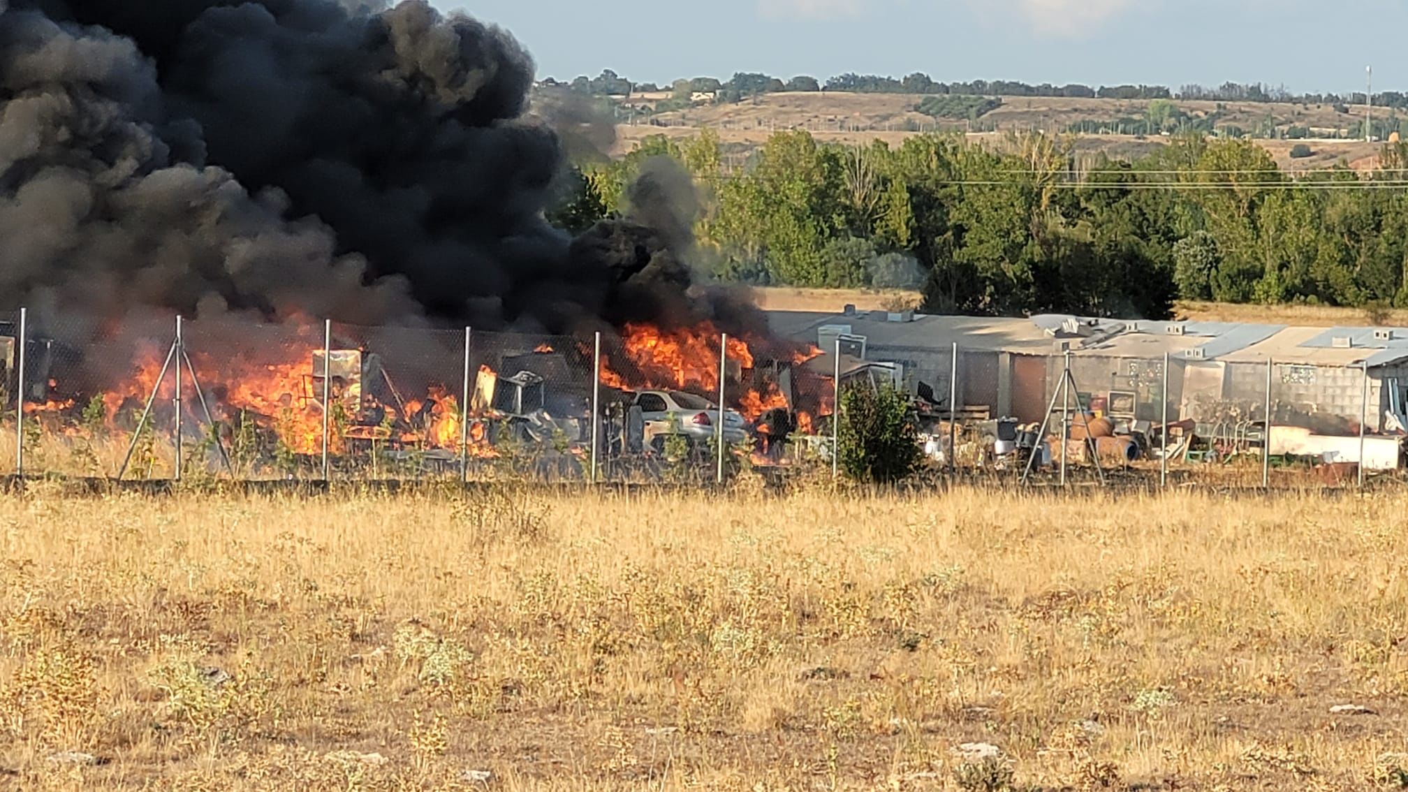 El fuego ha ocasinado grandes destrozos.