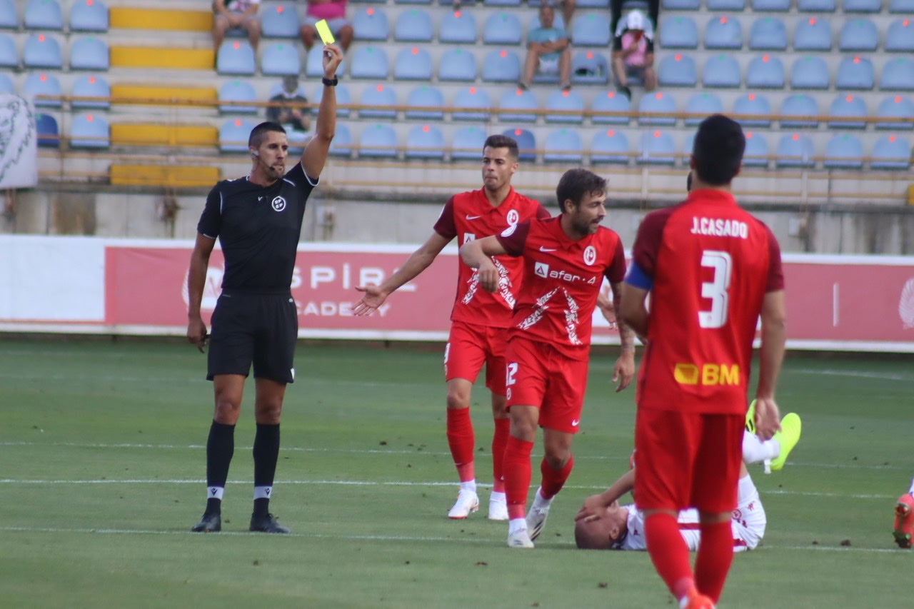 La Cultural y Deportiva Leonesa estrena la temporada ante el Rayo Majadahonda en el Reino de León. Gran entrada, gran ambiente y un intenso viernes de fútbol en el coliseo leonés. 