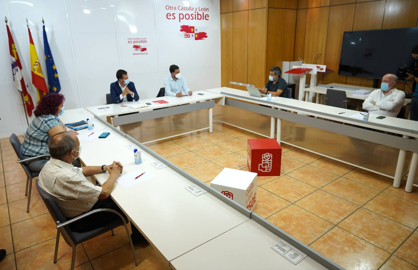 El secretario general del Partido Socialista en Castilla y León, Luis Tudanca, considera «una vergüenza» la votación que rechaza la exhumación de una fosa común en Villadangos del Páramo.