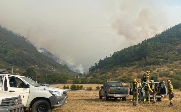 Galería. Imágenes del incendio realizadas por los efectivos de Brif Tabuyo.