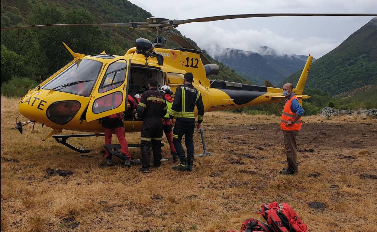 Rescate del senderista herido en una ruta cercana a Salentinos.