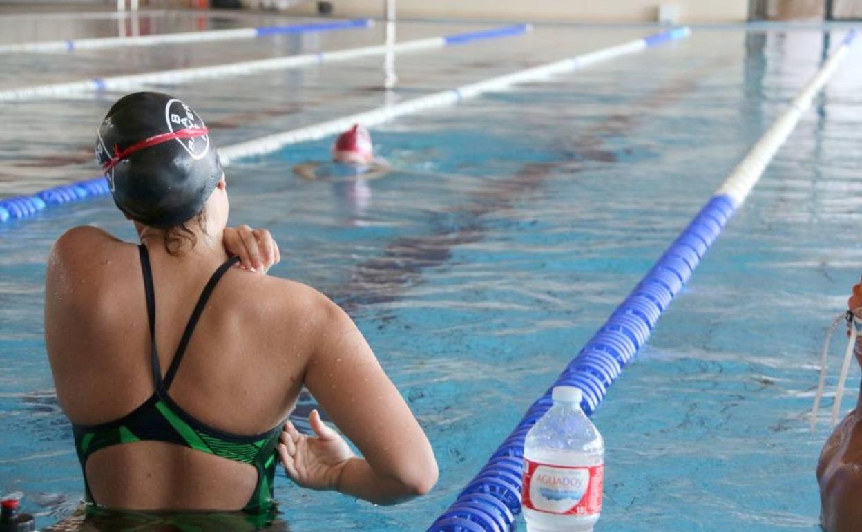 La Virgen vuelve a sus cursillos de natación.