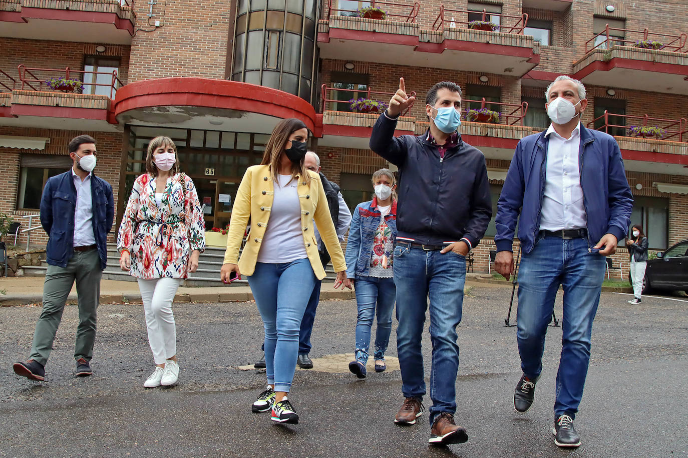 Luis Tudanca, durante su visita a Cistierna.