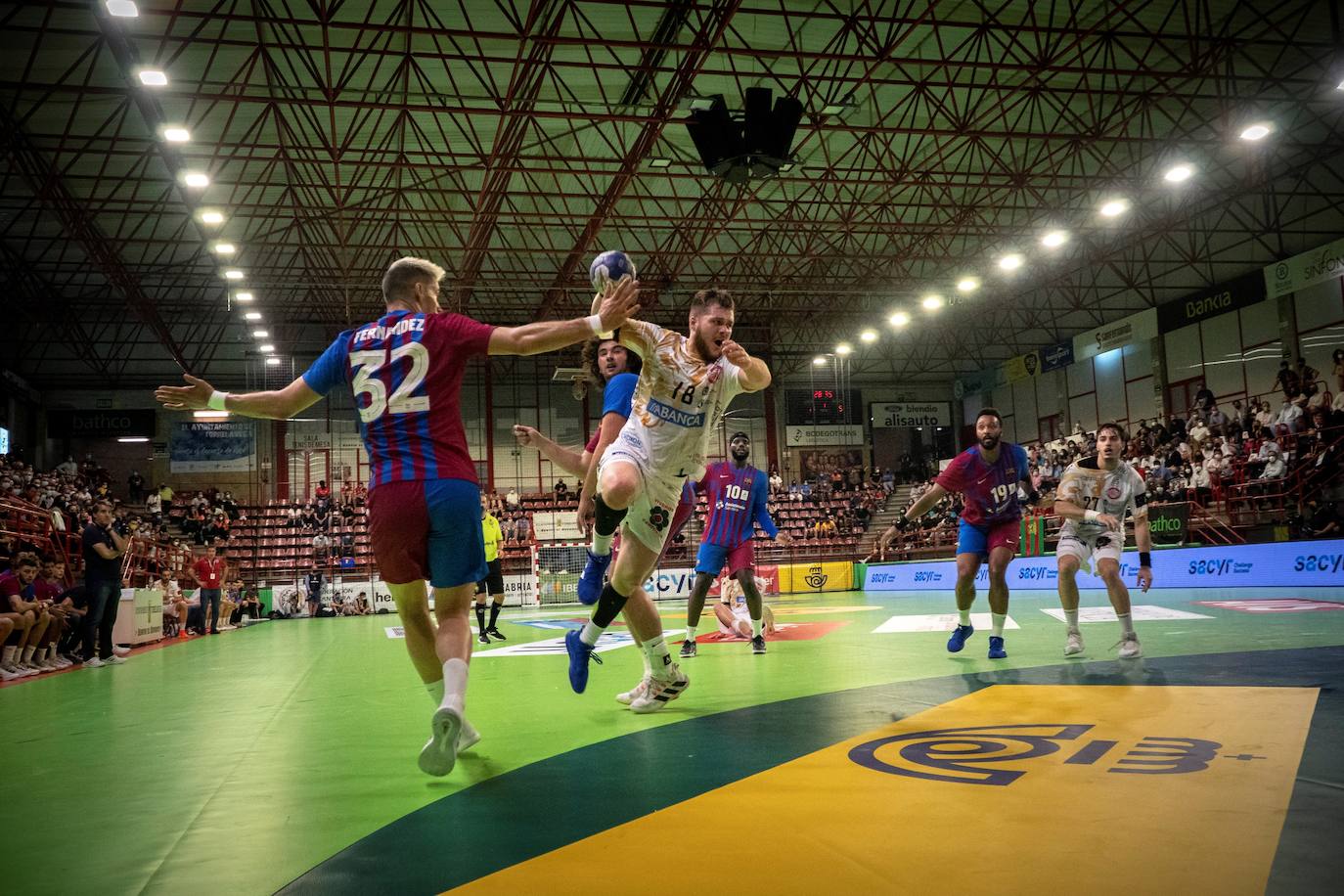El conjunto marista plantó cara y puso contra las cuerdas al Barça, pero acabó cayendo ante el gran favorito en la Supercopa de España.