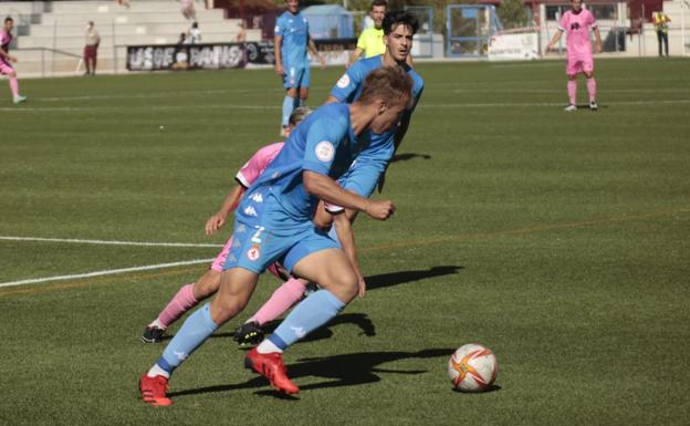 Galería. Rodri firmó un gran partido en el puesto de central.