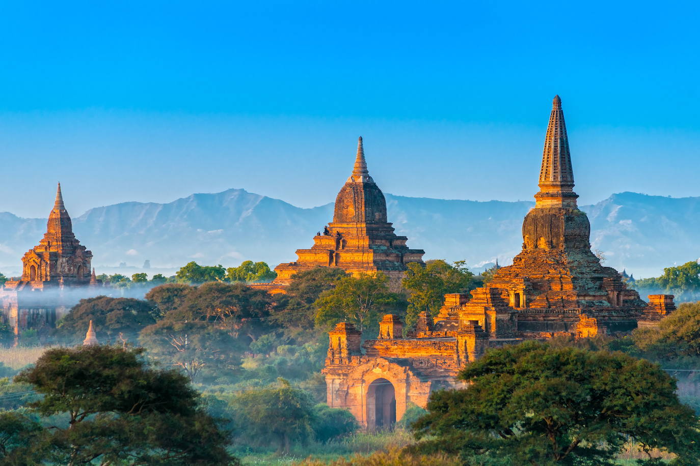 Bagan (Myanmar) | Más de 3000 templos budistas se encuentran repartidos en las llanuras de Bagan desde los siglos XI y XIII. Son muy visitados a día de hoy, especialmente el más conocido de todos, el de Ananda Patho.