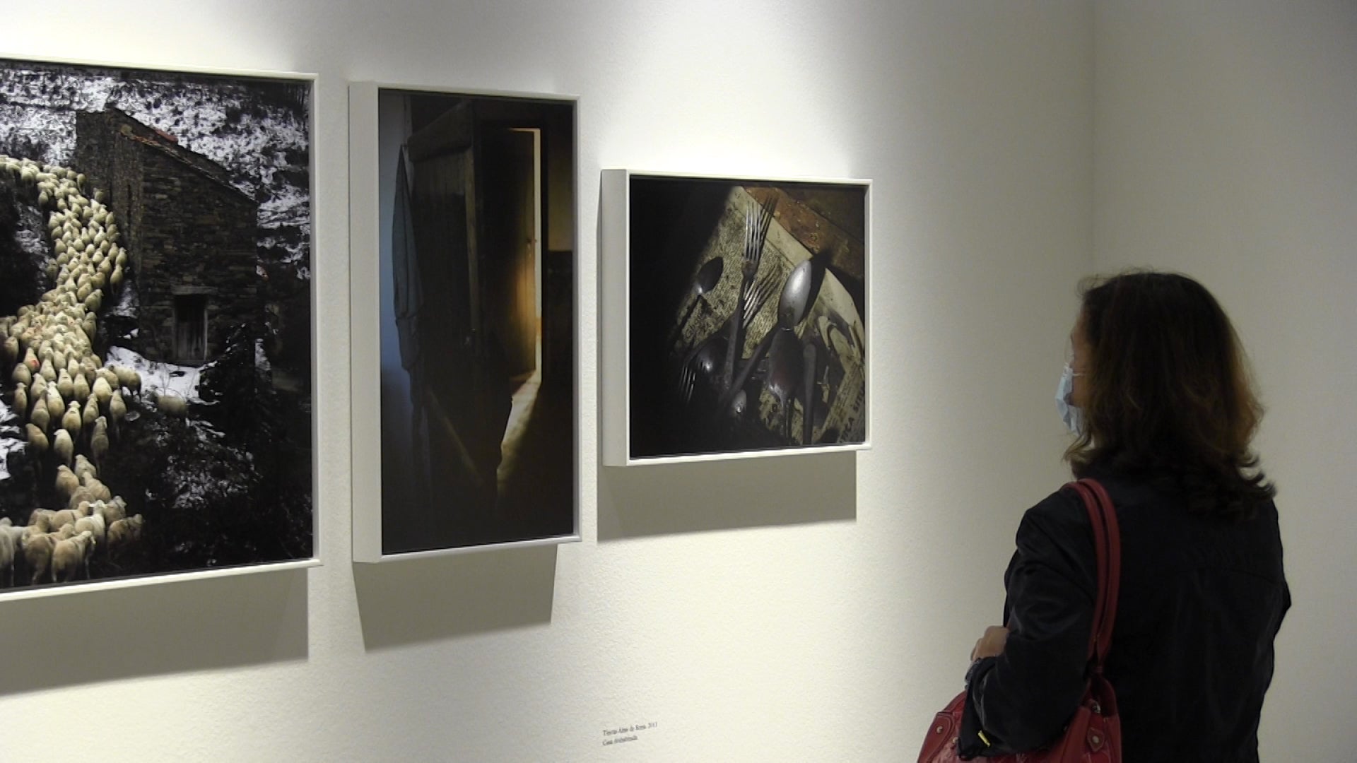 La muestra organizada por la Consejería de Cultura y Turismo en colaboración con Acción Cultural Española, presenta el proyecto fotográfico de José María Navia que describe un viaje a la España interior a través de una selección de las 158 fotografías que conforman el libro del mismo título| La exposición podrá verse hasta el 7 de noviembre