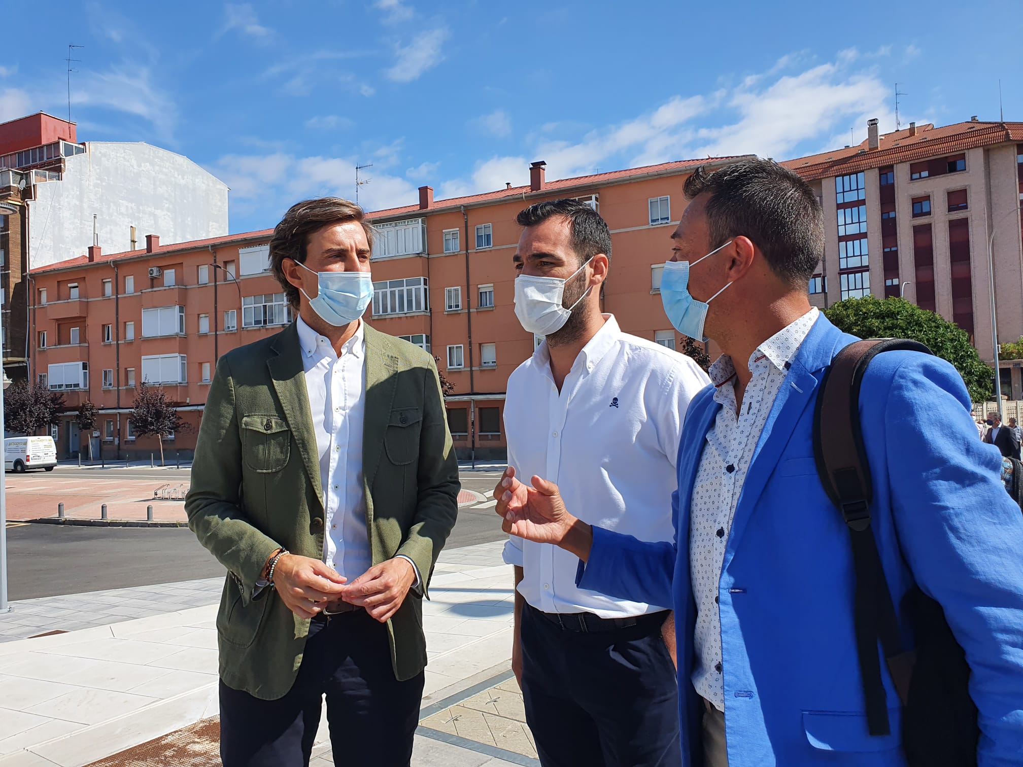 El vicesecretario de Comunicación del PP, Pablo Montesinos, con el secretario provincial Javier Santiago Vélez