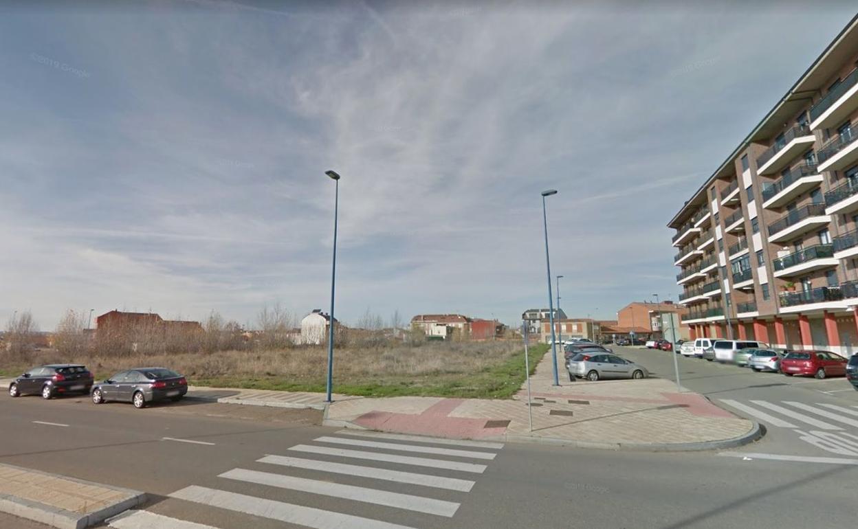 Imagen de la parcela en la que se levantará el polideportivo, en el área de Puente Castro-La Lastra.