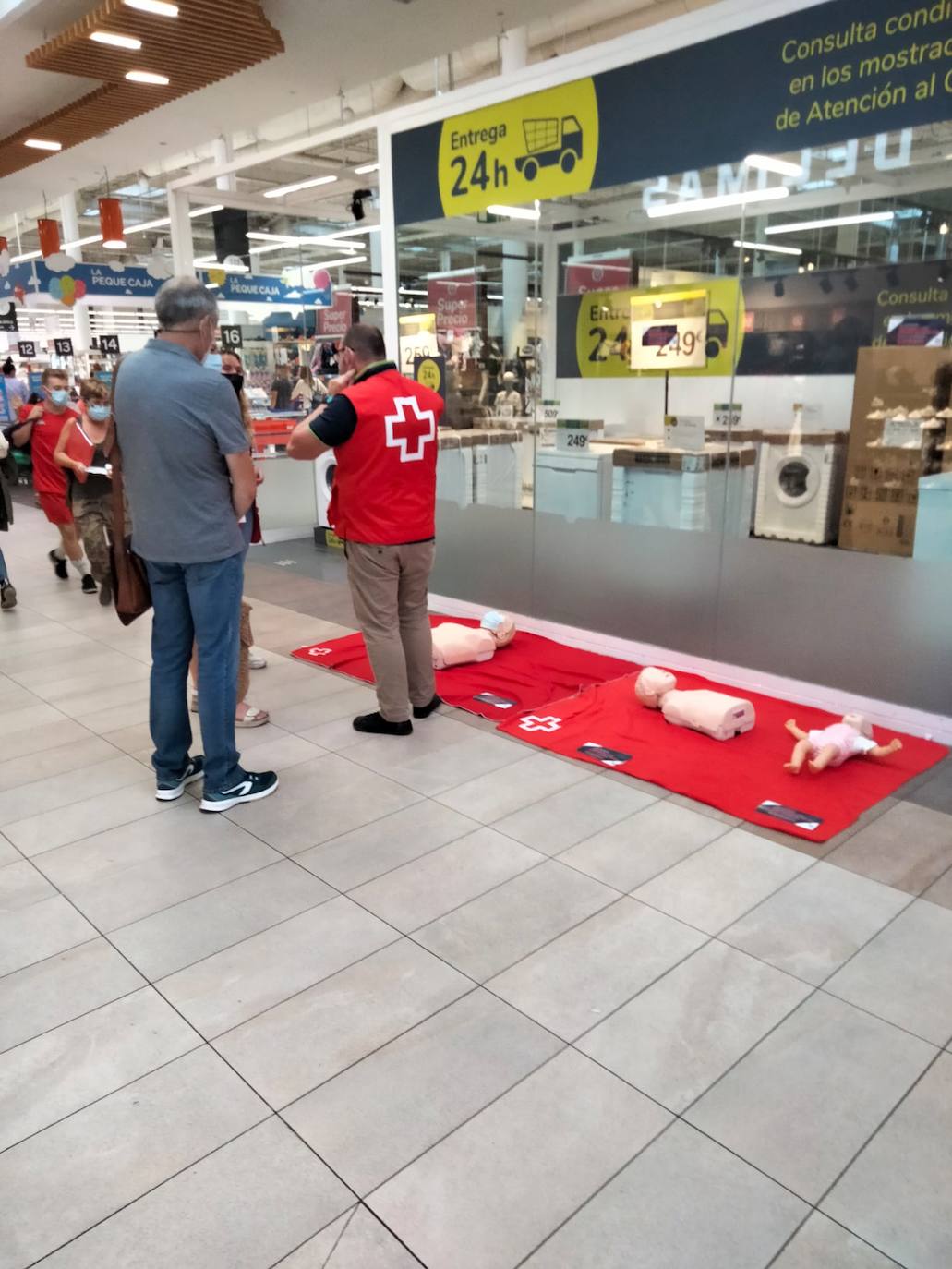 El área de socorros y emergencias de la Cruz Roja atendió el ao pasado a casi 7.000 personas en León.