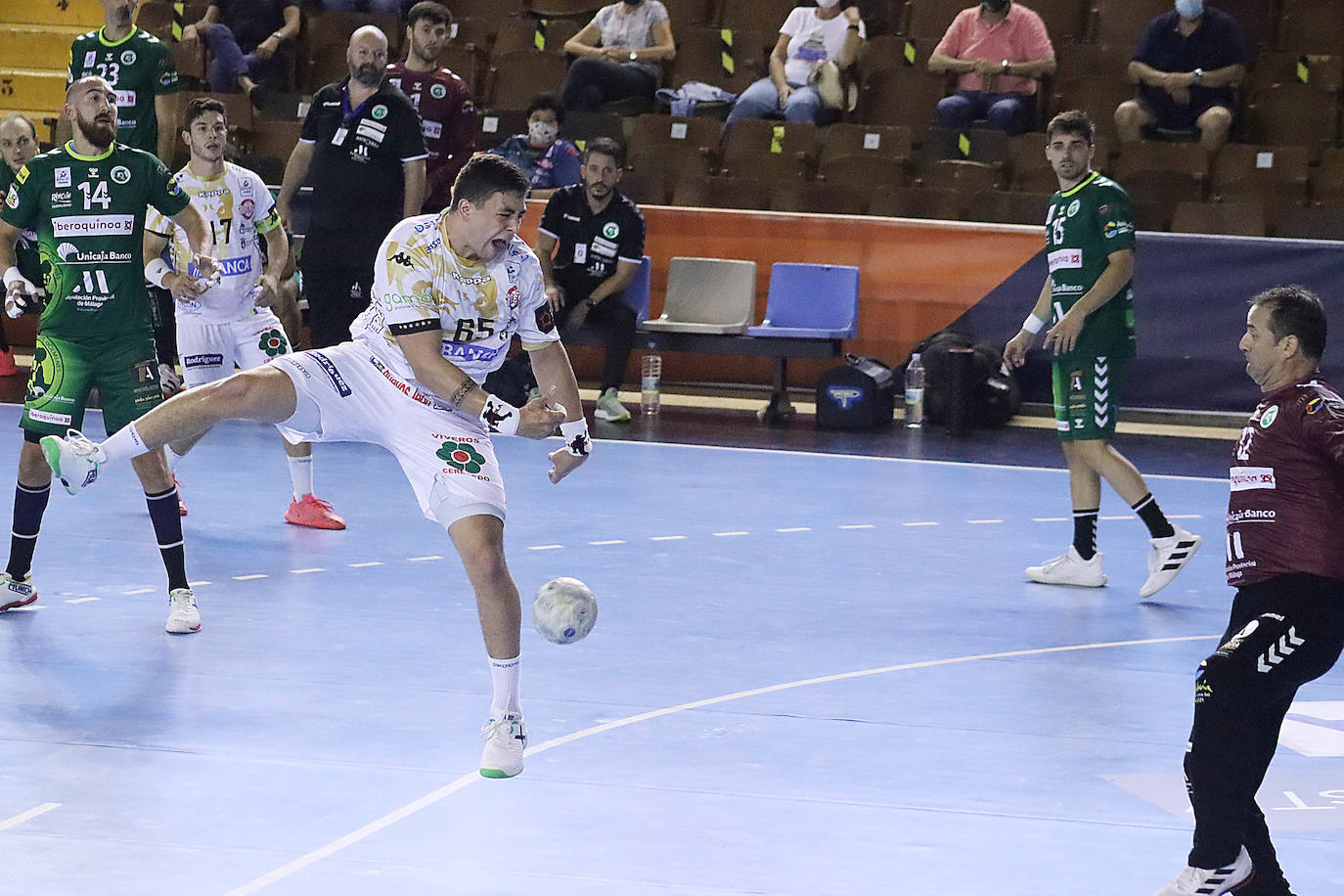 El equipo de Manolo Cadenas ha dado el pistoletazo de salida este sábado a la competición Liga Sacyr Asobal con una victoria