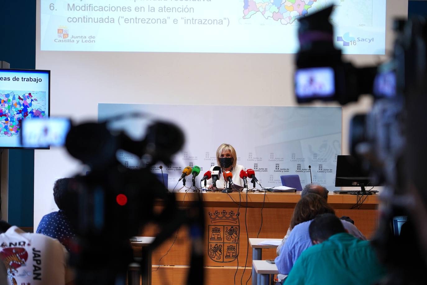 La consejera de Sanidad, Verónica Casado, se reúne con los presidentes de las diputaciones provinciales de Castilla y León para analizar la situación de la Atención Primaria en la Comunidad. Asiste, el vicepresidente de la Junta, Francisco Igea.