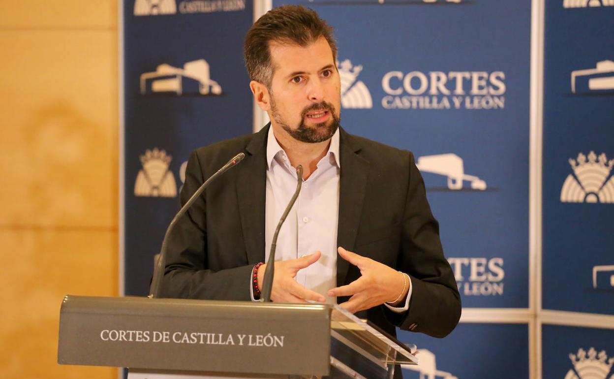 El secretario general del PSOE de Castilla y León y portavoz en las Cortes, Luis Tudanca, se reúne con el presidente del Consejo de la Profesión Médica de Castilla y León, José Luis Díaz Villarig.