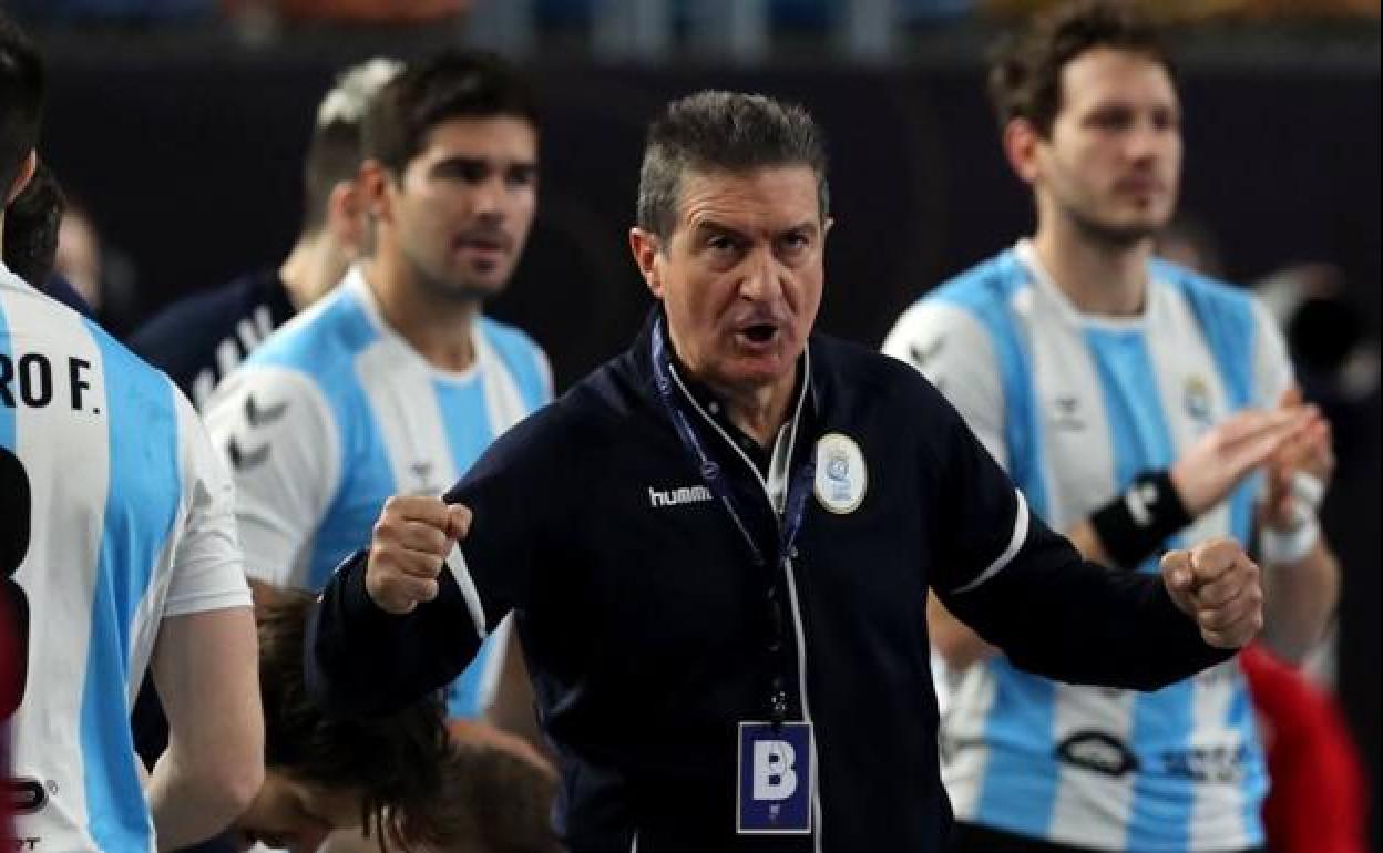 Manolo Cadenas, en un partido con Argentina.