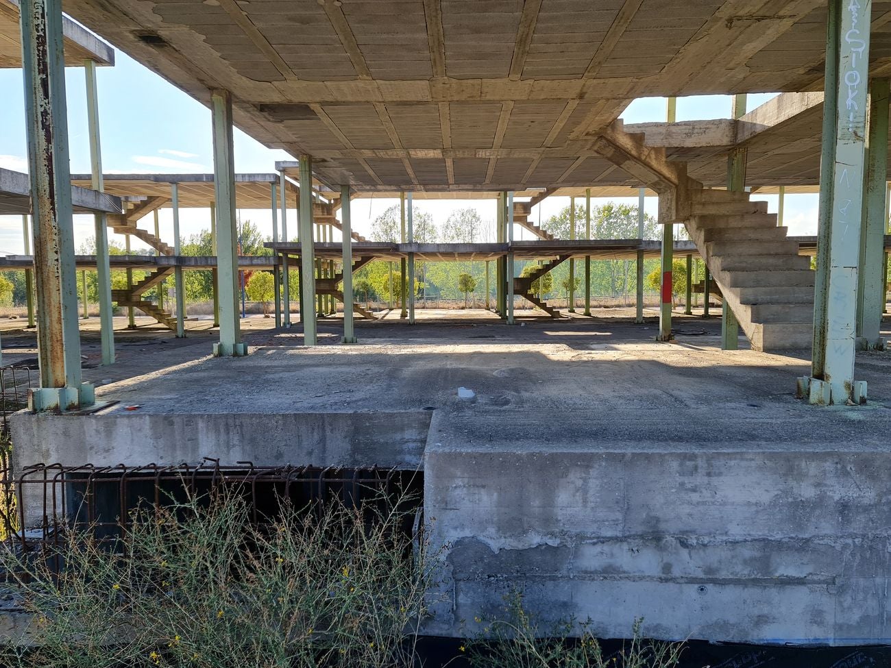 Fue un ejemplo mayúsculo del desorden y el descontrol de la construcción | La crisis atrapó a decenas de ahorradores y paralizó innumerables inmuebles que se quedaron 'en los huesos | Superada la crisis del ladrillo y la pandemia algunas de aquellas promociones son reactivadas | Una promoción paralizada por la crisis de Begar y ahora reactivada es el mejor ejemplo de la recuperación. 