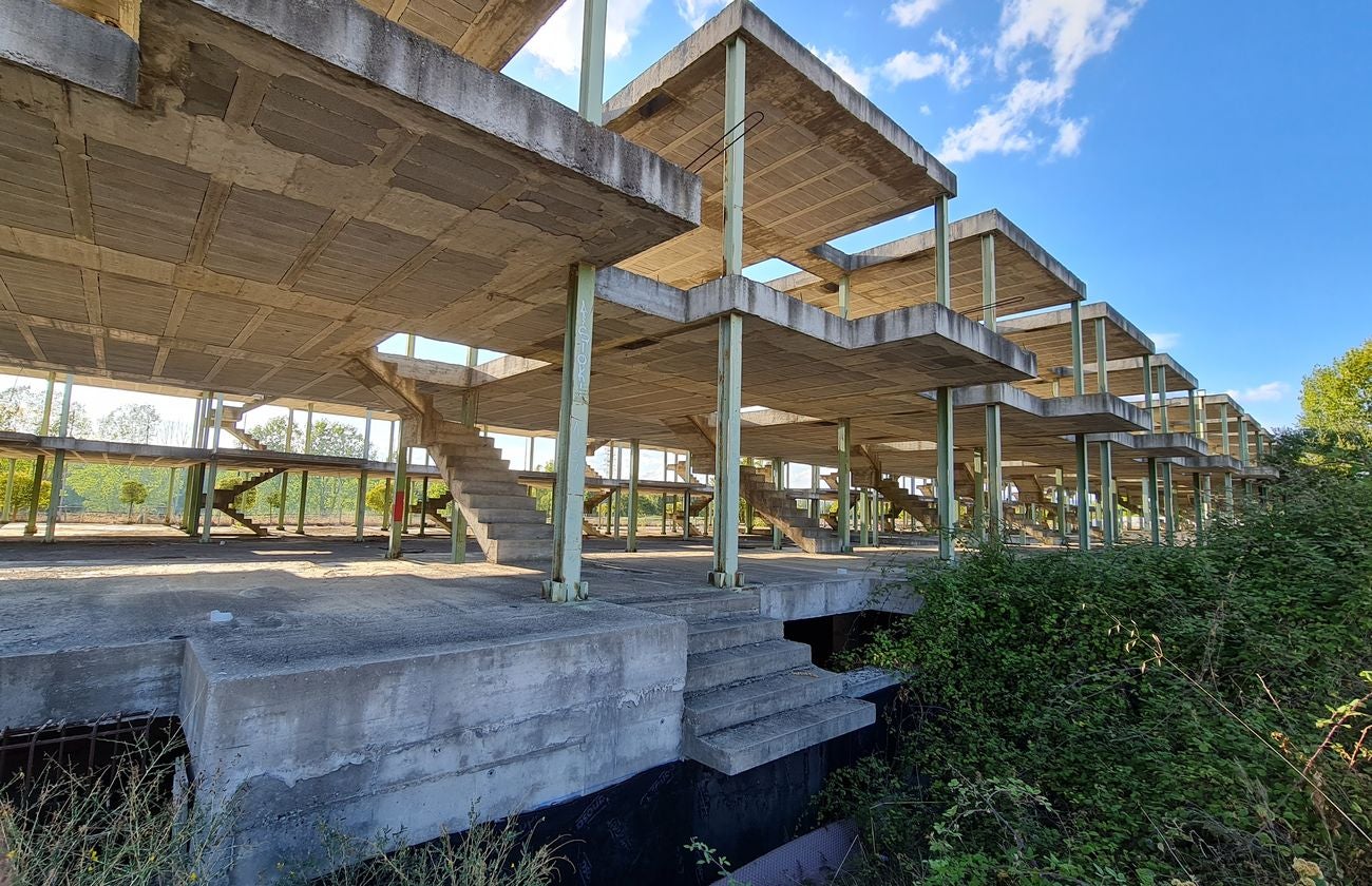 Fue un ejemplo mayúsculo del desorden y el descontrol de la construcción | La crisis atrapó a decenas de ahorradores y paralizó innumerables inmuebles que se quedaron 'en los huesos | Superada la crisis del ladrillo y la pandemia algunas de aquellas promociones son reactivadas | Una promoción paralizada por la crisis de Begar y ahora reactivada es el mejor ejemplo de la recuperación. 