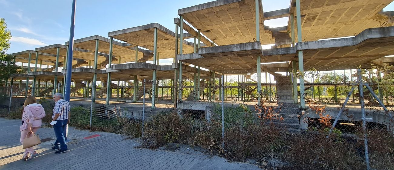 Fue un ejemplo mayúsculo del desorden y el descontrol de la construcción | La crisis atrapó a decenas de ahorradores y paralizó innumerables inmuebles que se quedaron 'en los huesos | Superada la crisis del ladrillo y la pandemia algunas de aquellas promociones son reactivadas | Una promoción paralizada por la crisis de Begar y ahora reactivada es el mejor ejemplo de la recuperación. 