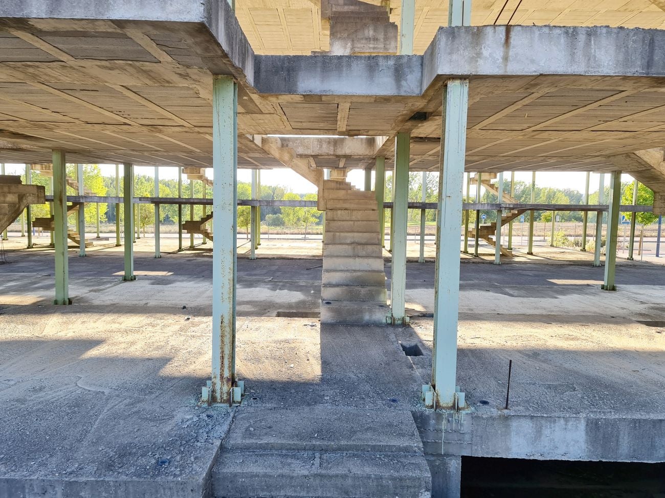 Fue un ejemplo mayúsculo del desorden y el descontrol de la construcción | La crisis atrapó a decenas de ahorradores y paralizó innumerables inmuebles que se quedaron 'en los huesos | Superada la crisis del ladrillo y la pandemia algunas de aquellas promociones son reactivadas | Una promoción paralizada por la crisis de Begar y ahora reactivada es el mejor ejemplo de la recuperación. 