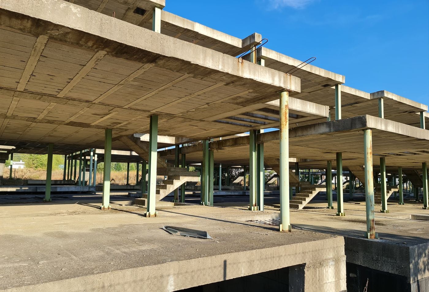 Fue un ejemplo mayúsculo del desorden y el descontrol de la construcción | La crisis atrapó a decenas de ahorradores y paralizó innumerables inmuebles que se quedaron 'en los huesos | Superada la crisis del ladrillo y la pandemia algunas de aquellas promociones son reactivadas | Una promoción paralizada por la crisis de Begar y ahora reactivada es el mejor ejemplo de la recuperación. 