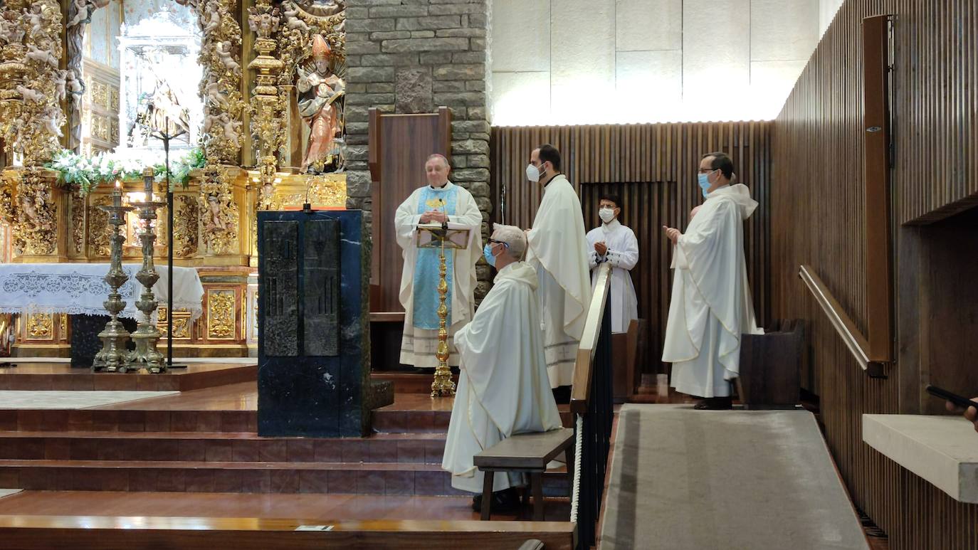 La Virgen del Camino rinde honores en su tradicional misa a la patrona de la Región Leonesa.