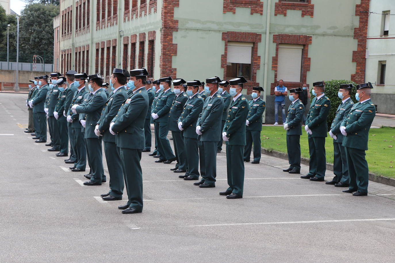 La comandancia de León acoge el acto castrense para recibir al nuevo jefe de la XII Zona de la Guardia Civil.