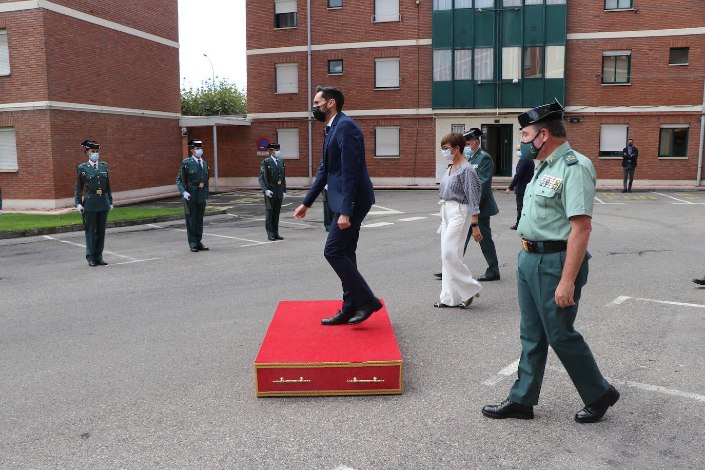 La comandancia de León acoge el acto castrense para recibir al nuevo jefe de la XII Zona de la Guardia Civil.