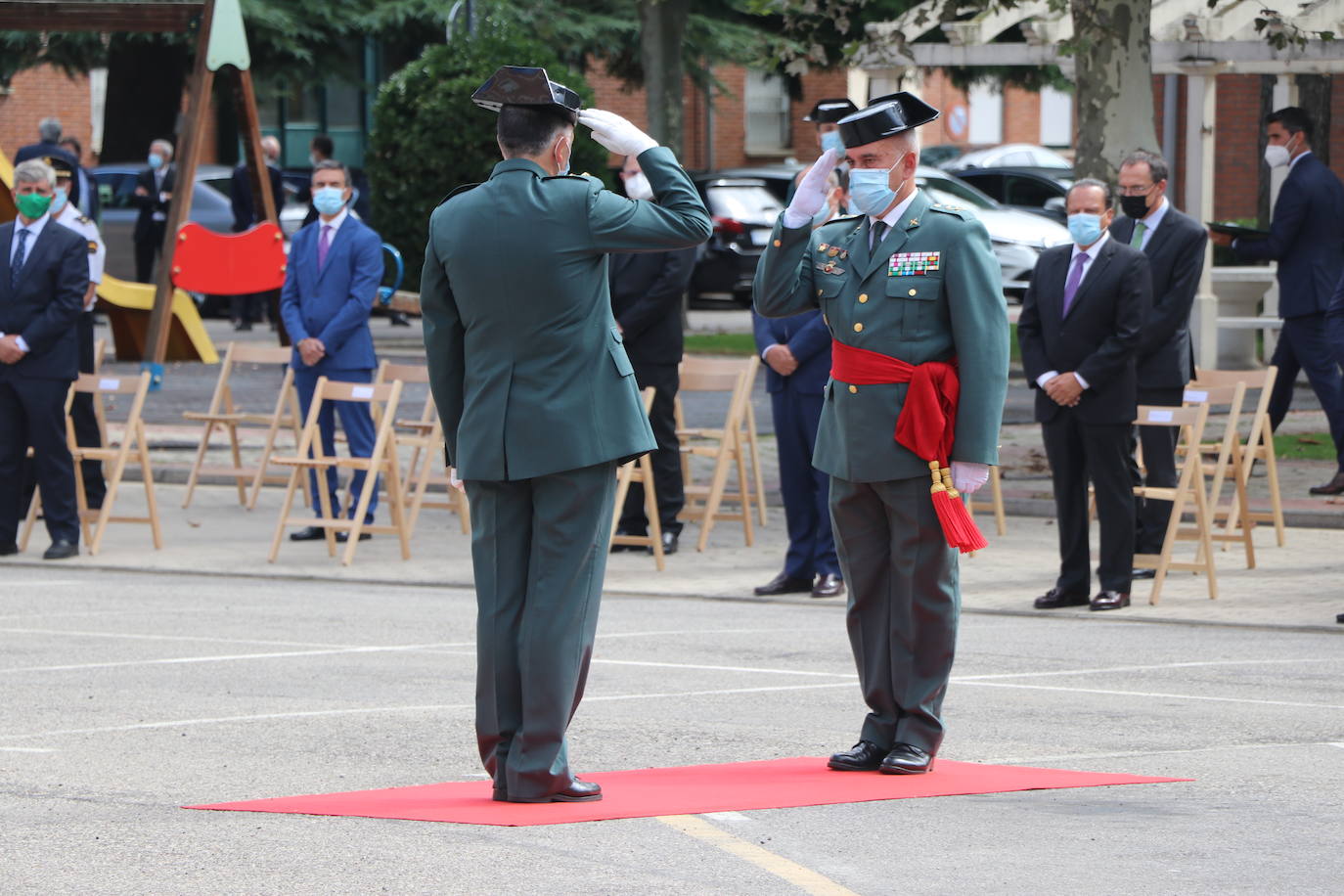 La comandancia de León acoge el acto castrense para recibir al nuevo jefe de la XII Zona de la Guardia Civil.