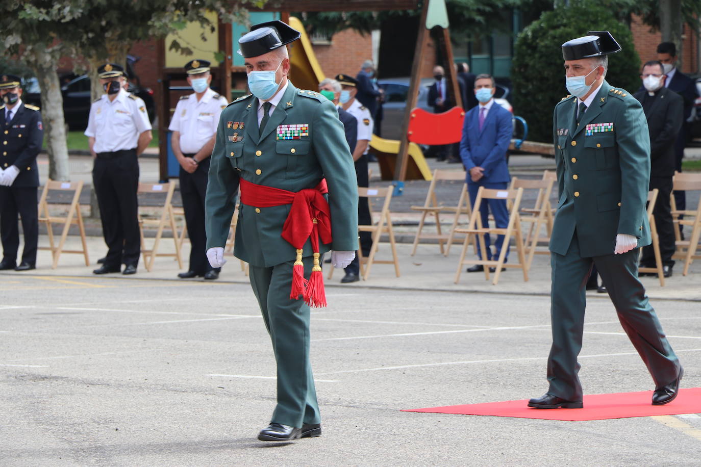 La comandancia de León acoge el acto castrense para recibir al nuevo jefe de la XII Zona de la Guardia Civil.