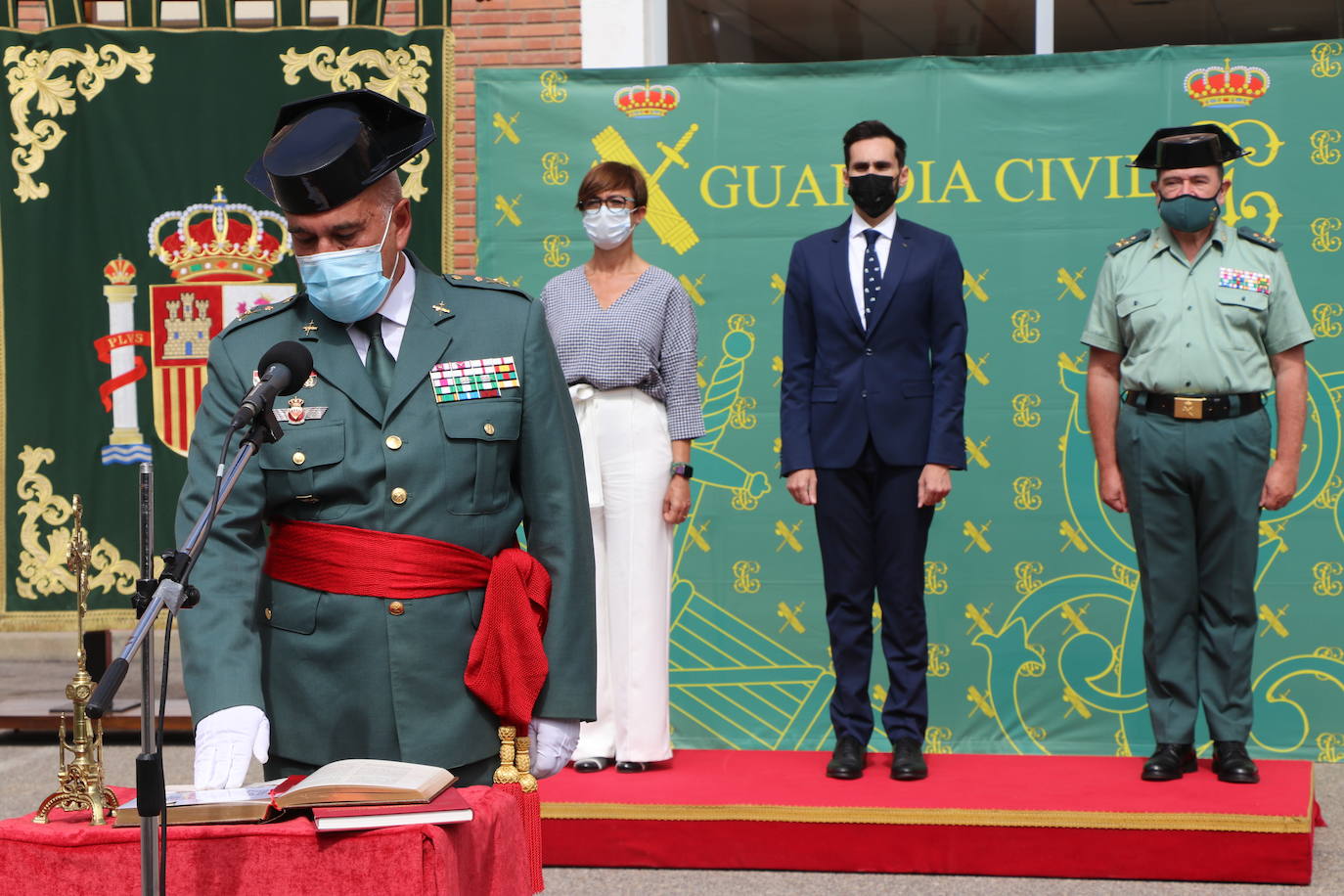 La comandancia de León acoge el acto castrense para recibir al nuevo jefe de la XII Zona de la Guardia Civil.