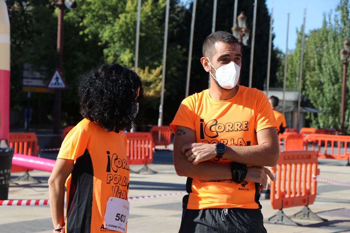 La VIII edición de la carrera solidaria de Alcles ha congregado a decenas de personas en la explanada de San Marcos para visibilizar la lucha contra las enfermedades de la sangre.