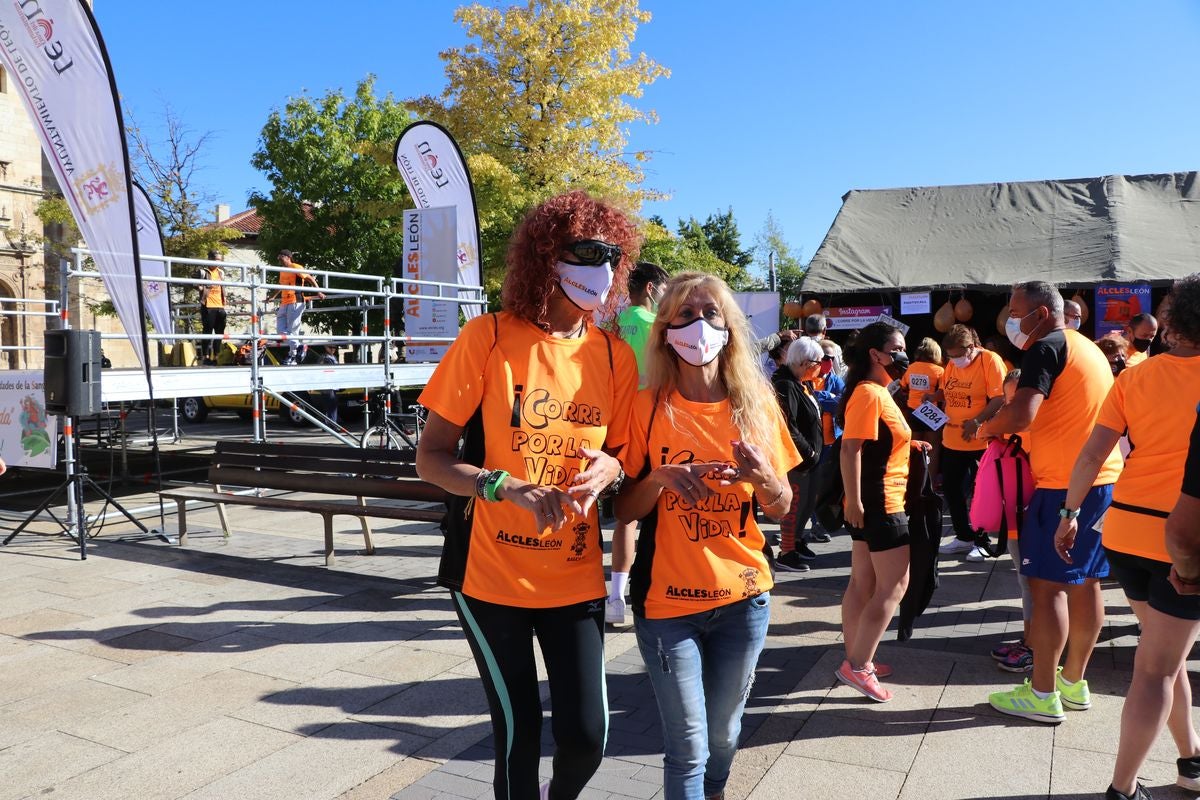 La VIII edición de la carrera solidaria de Alcles ha congregado a decenas de personas en la explanada de San Marcos para visibilizar la lucha contra las enfermedades de la sangre.