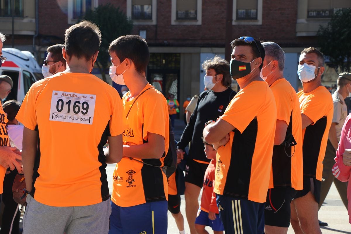 La VIII edición de la carrera solidaria de Alcles ha congregado a decenas de personas en la explanada de San Marcos para visibilizar la lucha contra las enfermedades de la sangre.