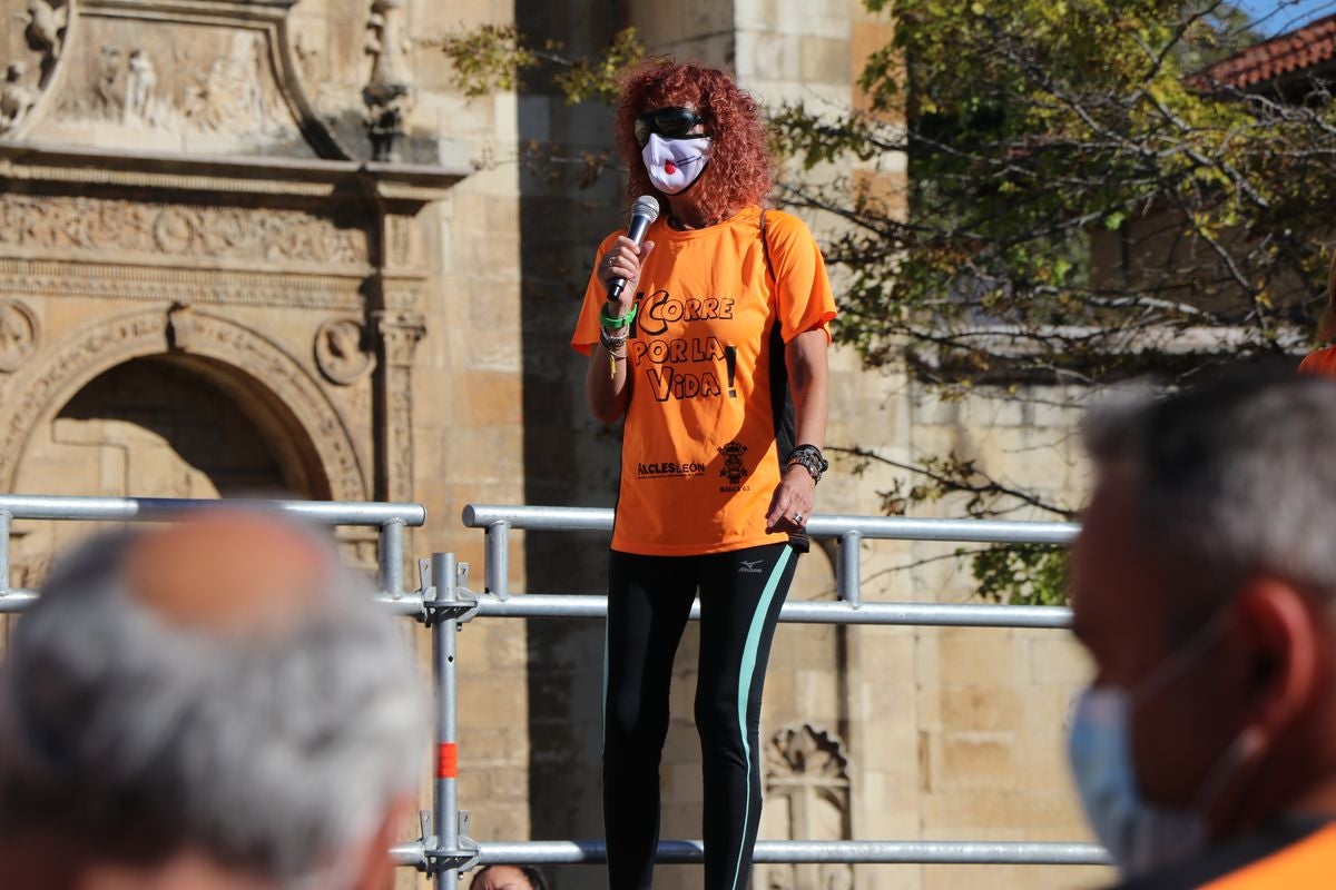 La VIII edición de la carrera solidaria de Alcles ha congregado a decenas de personas en la explanada de San Marcos para visibilizar la lucha contra las enfermedades de la sangre.