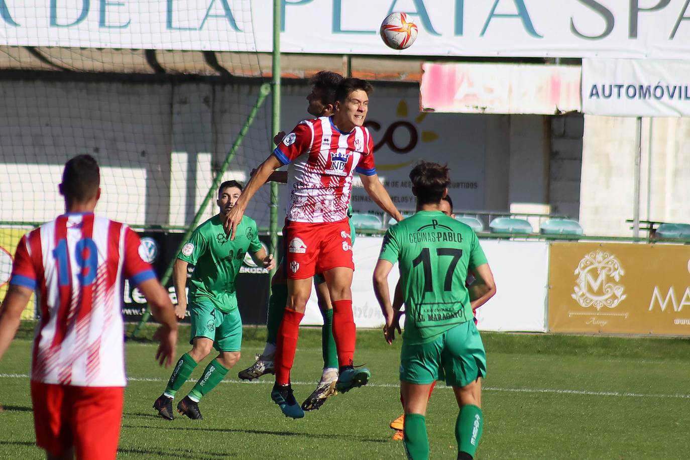 Atlético Astorga y Atlético Bembibre disputaron el primer derbi de la temporada en Tercera RFEF entre equipos de la provincia.