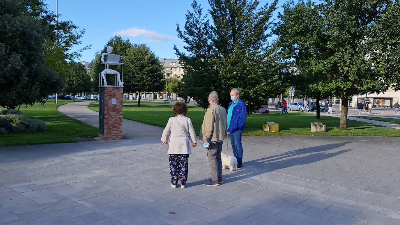 Una nueva escultura adorna la ciudad. 