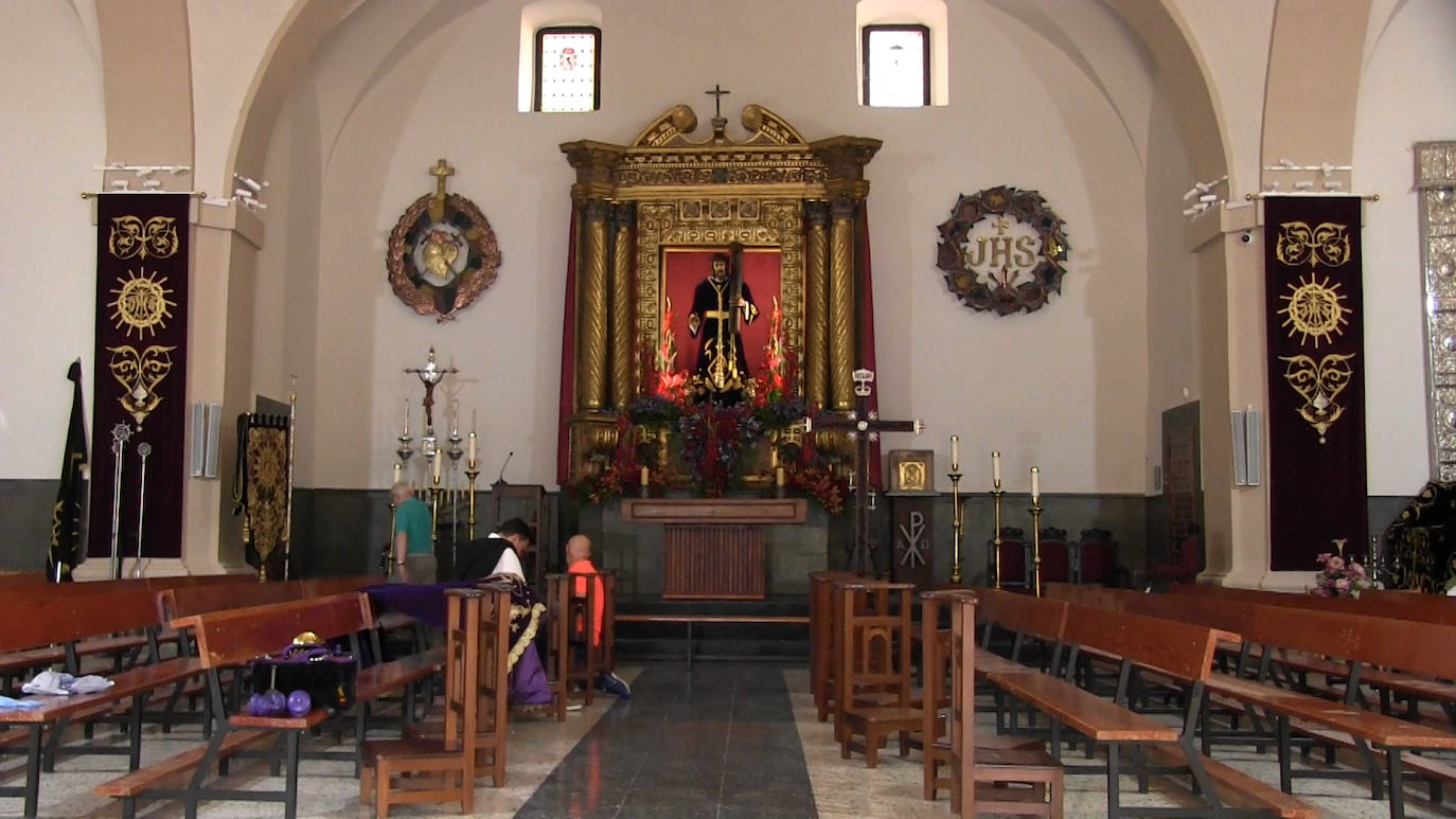 Esta incónica talla de la Semana Santa leonesa ha regresado a la iglesia de Santa Nonia tras las obras en dicho templo.