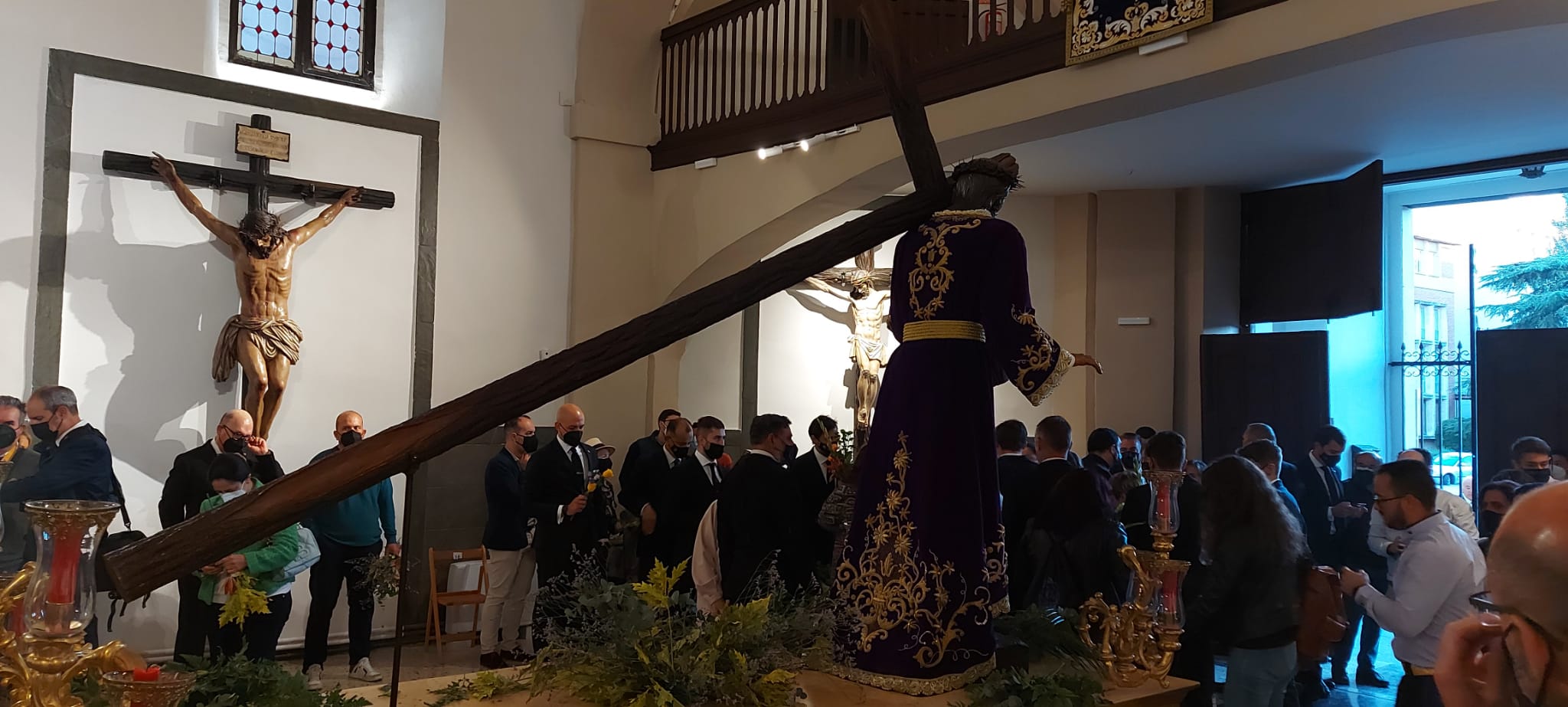 Esta incónica talla de la Semana Santa leonesa ha regresado a la iglesia de Santa Nonia tras las obras en dicho templo.