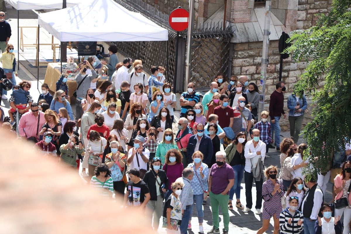 El tributo a La Oreja de Van Gogh 'El Viaje de Copperpot' ha ofrecido un concierto en honor a la banda donostiarra en el entorno de la muralla de El Cid.