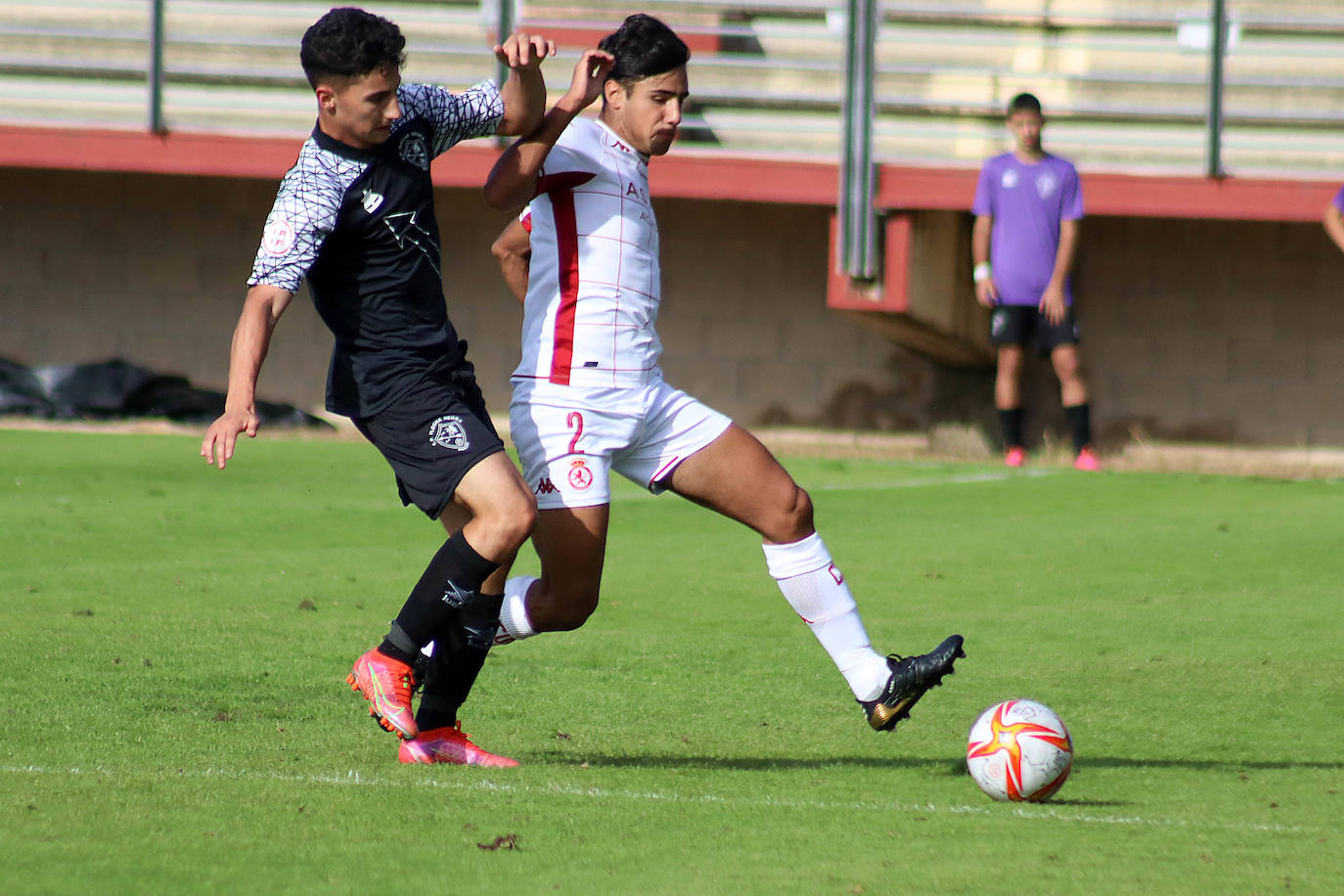 El cuadro leonés venció con autoridad al Flecha Negra en su segundo partido como local