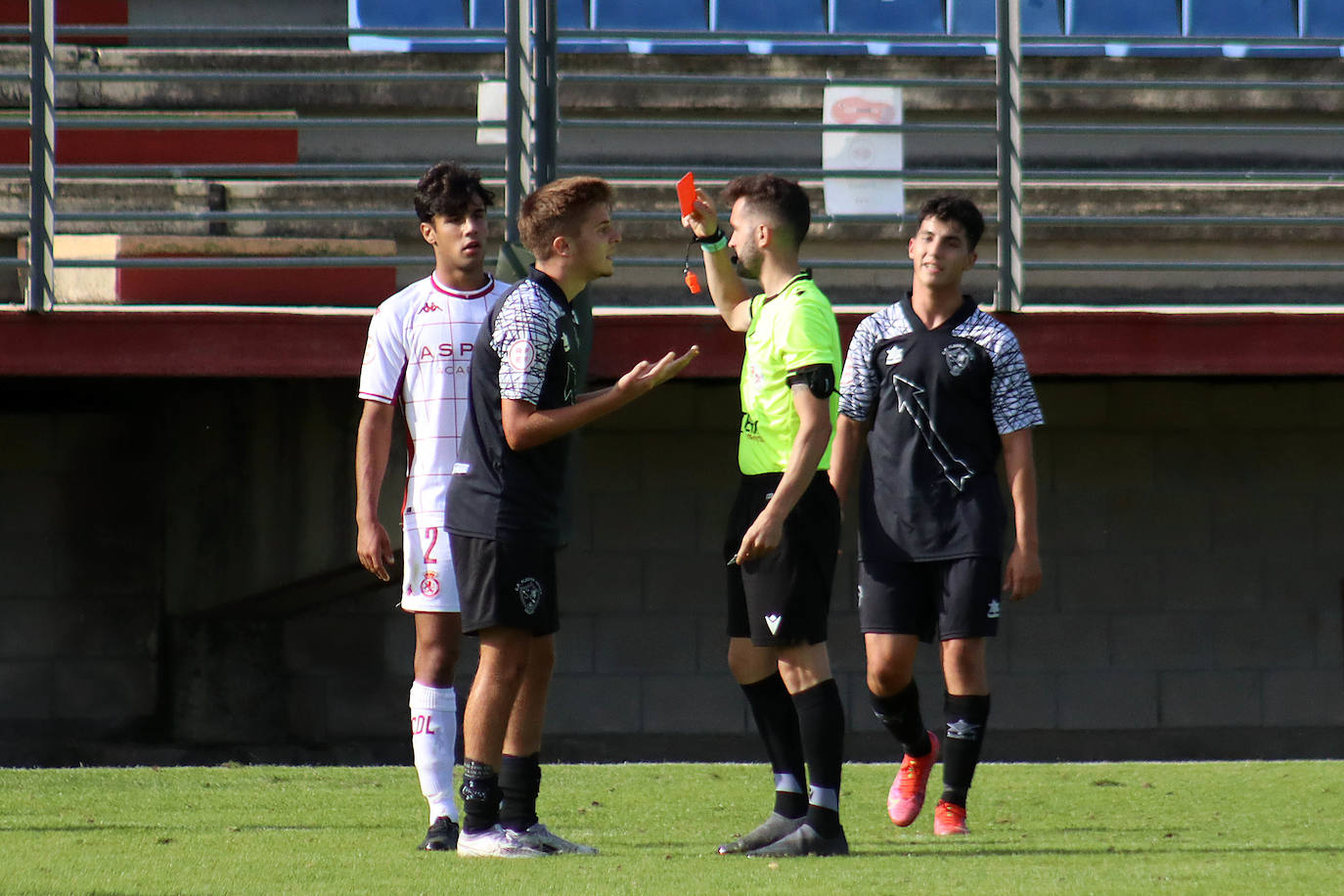 El cuadro leonés venció con autoridad al Flecha Negra en su segundo partido como local