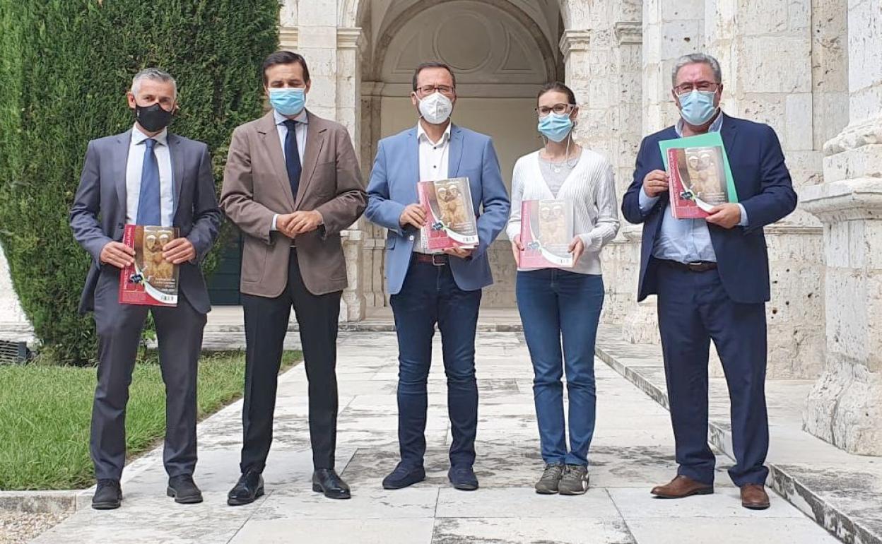 Representantes de la Federación de Lucha Leonesa tras la presentación del ambicioso proyecto. 