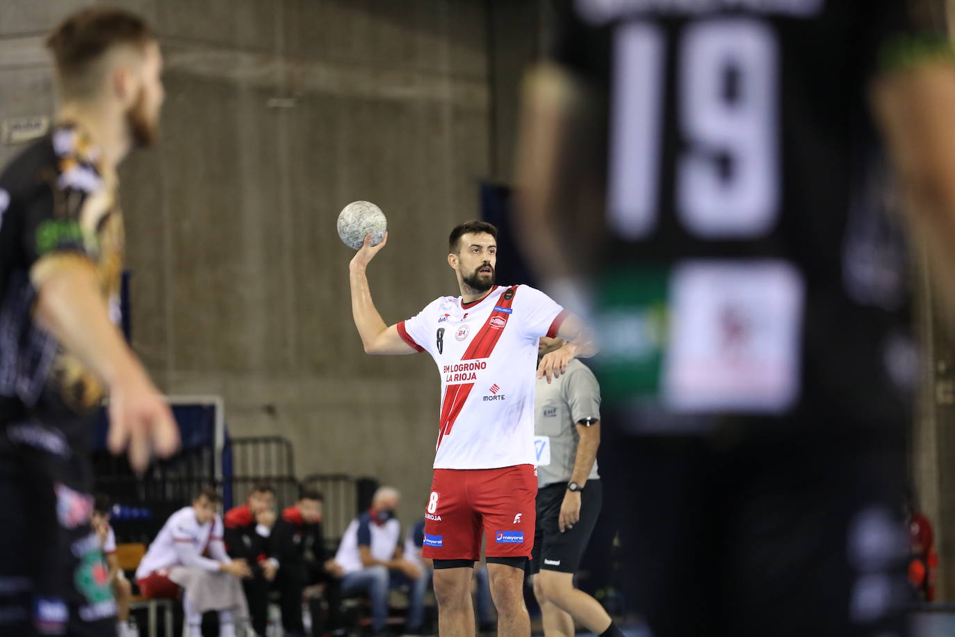 El conjunto ademarista ha disputado ante Logroño en tierras riojanas la ida de la eliminatoria previa a la fase de grupos de la EHF European League con derrota 34-30