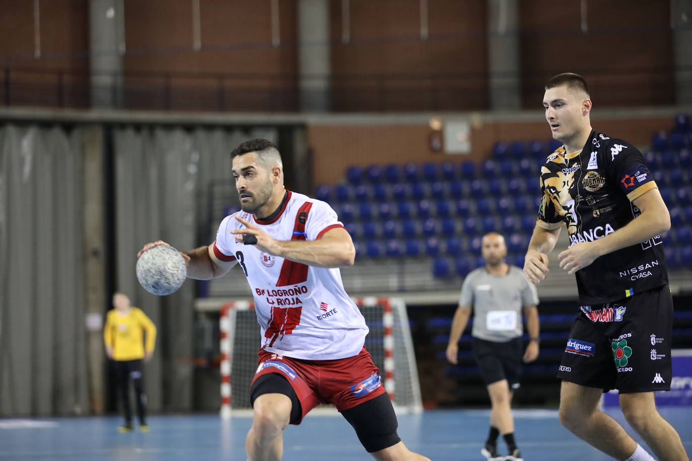 El conjunto ademarista ha disputado ante Logroño en tierras riojanas la ida de la eliminatoria previa a la fase de grupos de la EHF European League con derrota 34-30