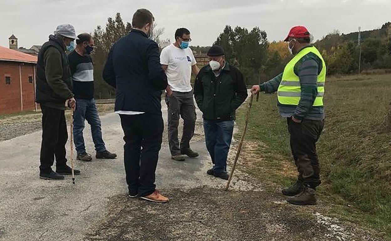 Arreglo de la carretera a Cebanico.