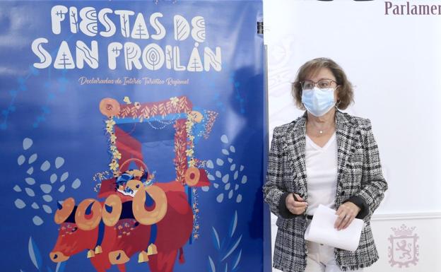 Presentación de Fiestas de San Froilán 2021. En la imagen la concejala Evelia Fernández tras la presentación del programa festivo.