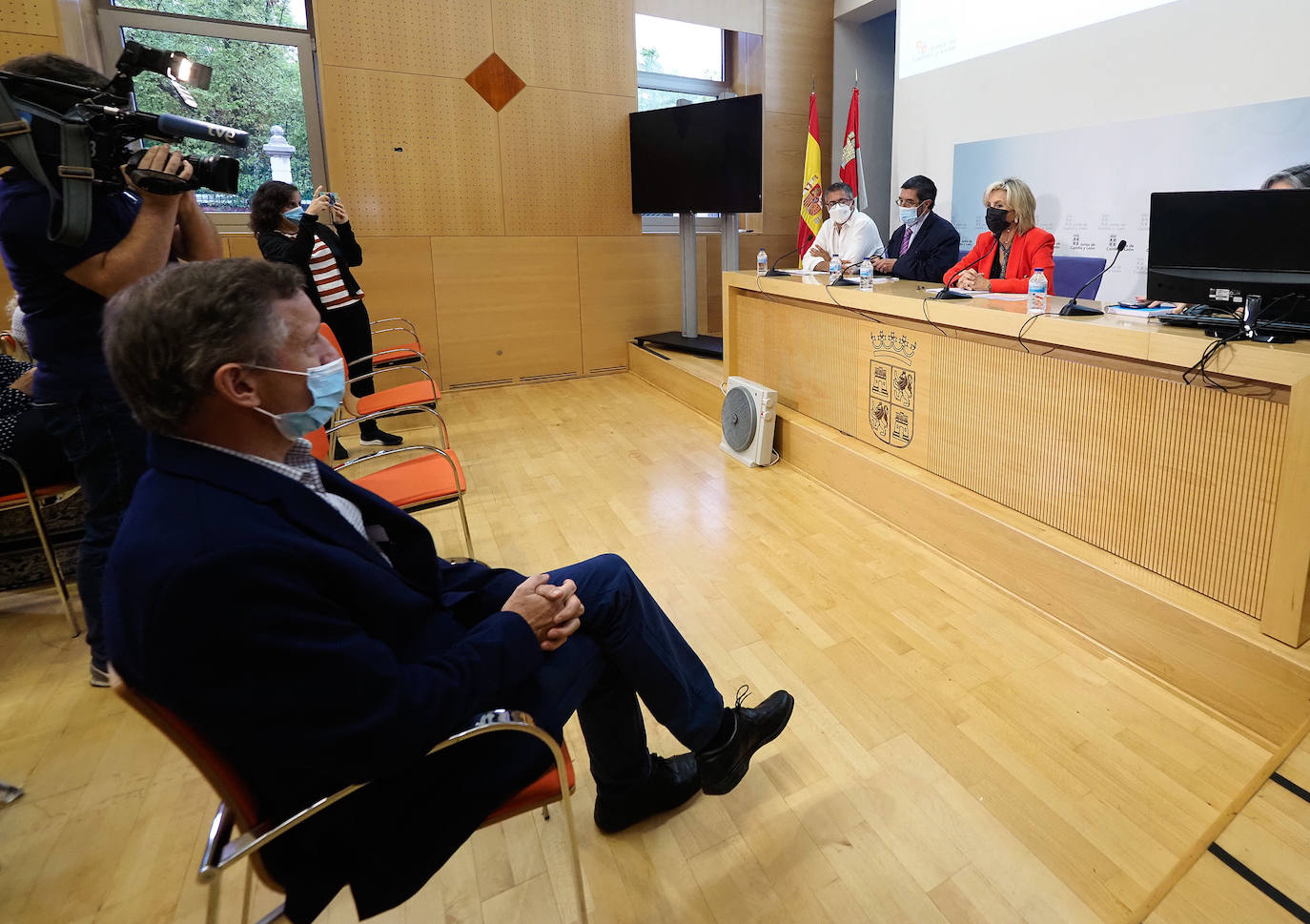 La consejera de Sanidad, Verónica Casado, se reúne con los colegios profesionales de médicos, enfermeras, trabajadores sociales, farmacéuticos, fisioterapeutas y veterinarios para hablar sobre la estrategia de reordenación de la Atención Primaria
