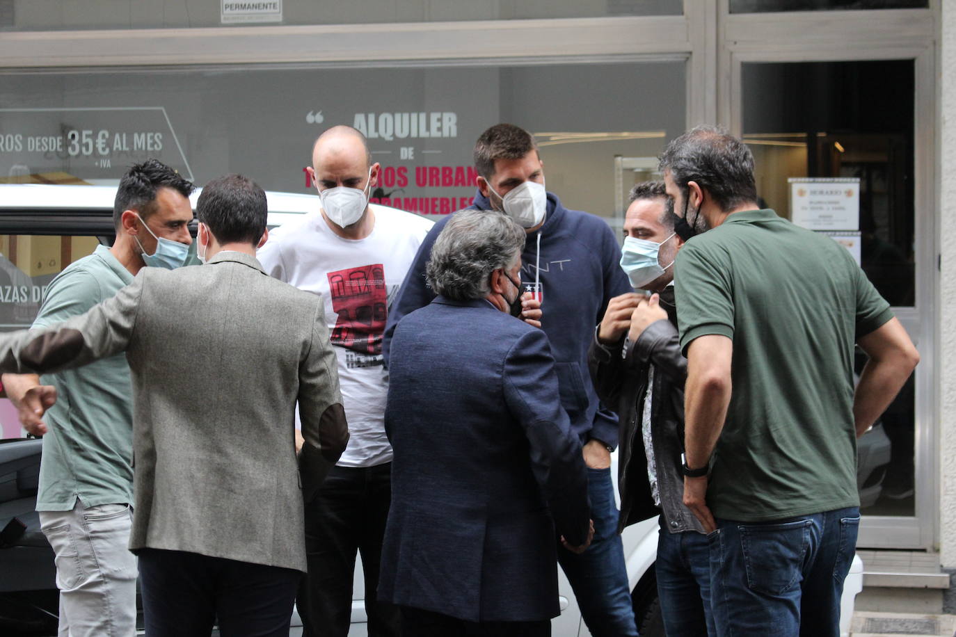 Cuatro integrantes de la selección española de baloncesto que conquistó el Mundial en 2006 y su entrenador, Pepu Hernández, recuerdan este hito en la capital de provincia.