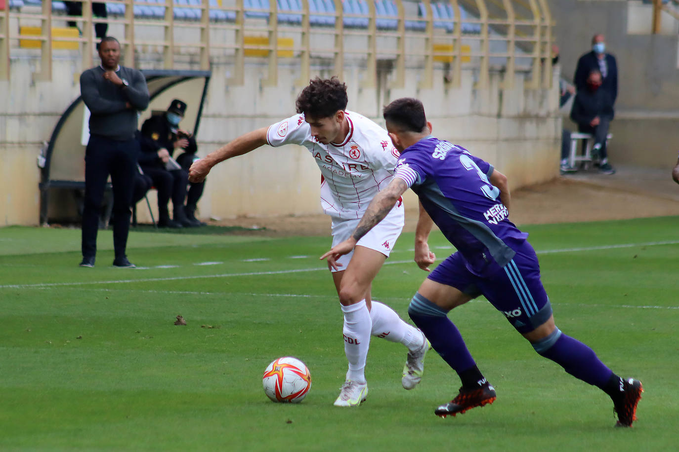 El conjunto leonés disputó en el Reino la quinta jornada de liga.